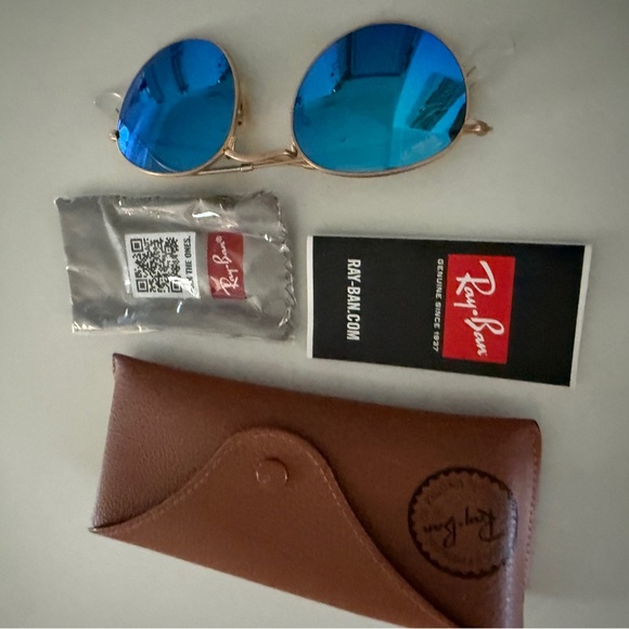 Ray-Ban Gold Frame Sunglasses with Blue Lenses - Picture 4 of 11